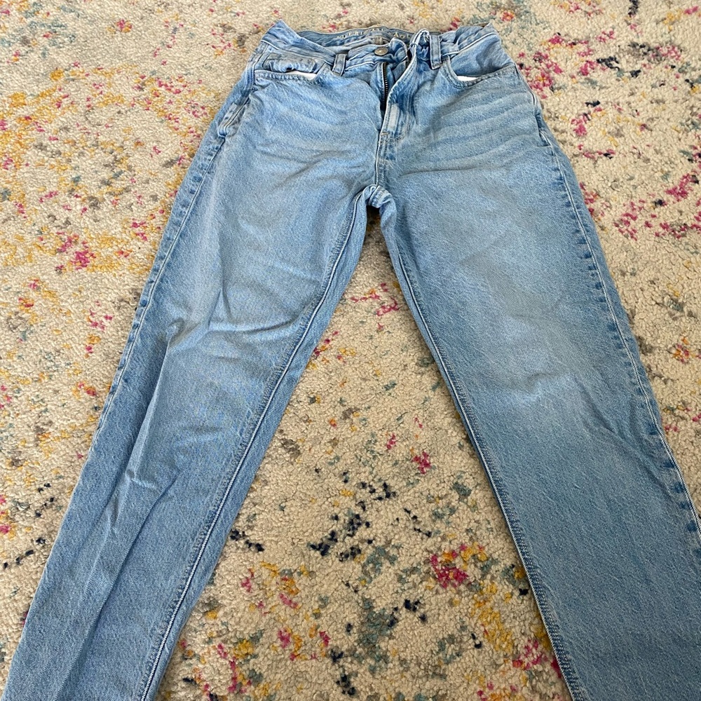 American Eagle mom jean